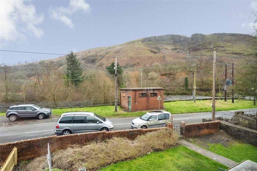 2 bed flat for saleGlanyrafon Road, Ystalyfera, Swansea, Neath Port Talbot SA9