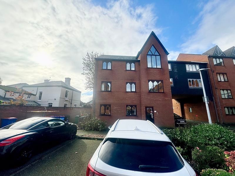 2 bed flat for saleGrosvenor Crescent, Grimsby DN32 photo 2