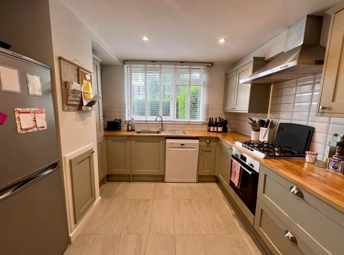 Additional image 9 of Room in a Shared House, Searles Close, SW11, N1 7GU