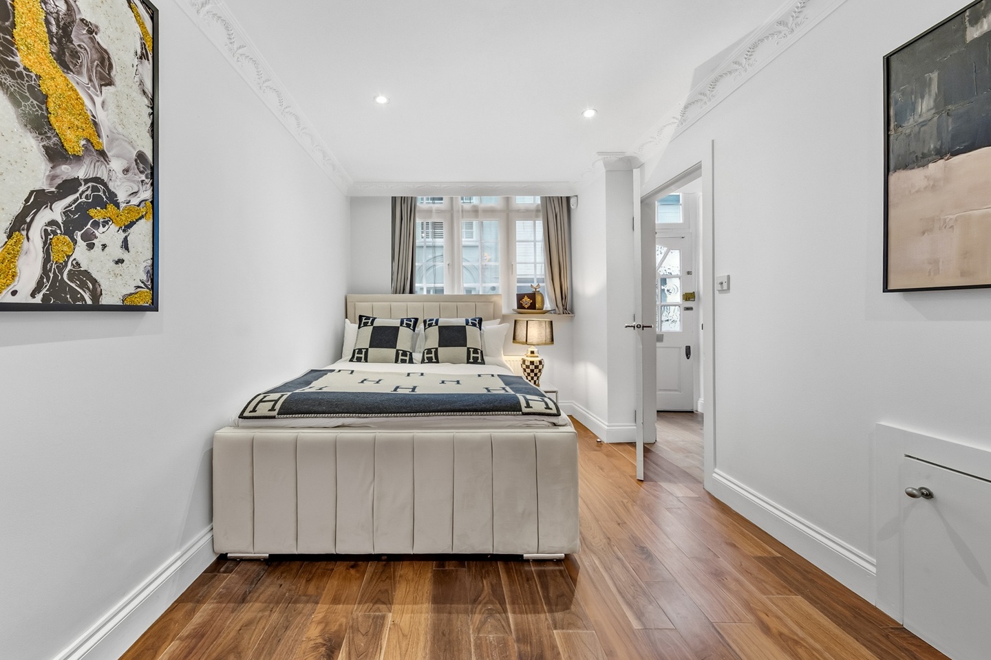 Additional image 17 of 2 Bed Flat, Ovington Mews, SW3, N1 7GU