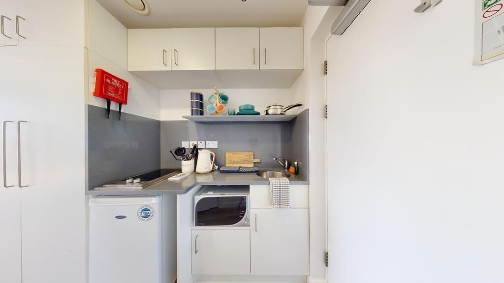 Additional image 3 of Studio Flat, Pentonville Road, N1, N1 7GU