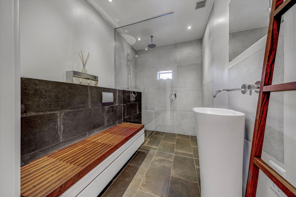 Additional image 11 of 3 bed flat for salePetersham Road, Richmond TW10