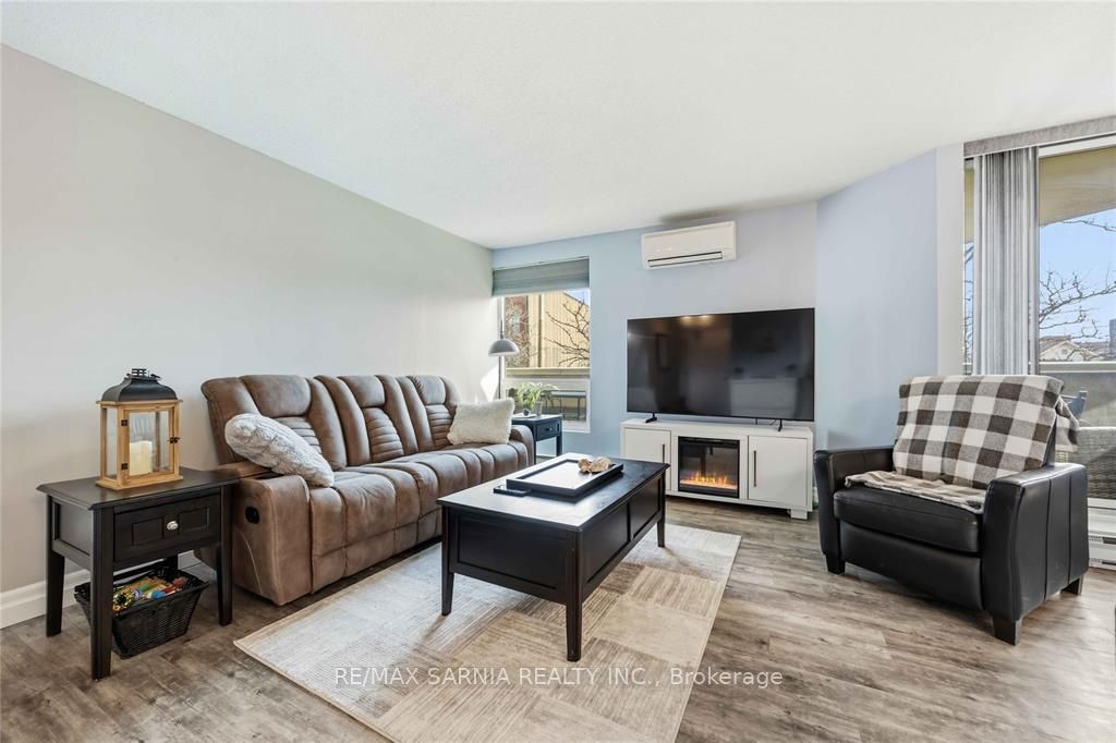 Additional image 5 of 209-155 Front Street N, Sarnia, ON, N7T 7V5