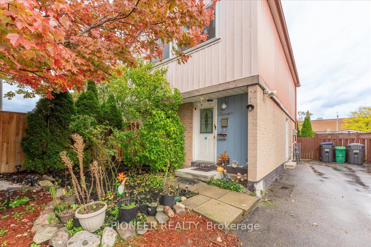 Additional image 3 of 11 Great Oak Court, Brampton, ON, L6S 2J9