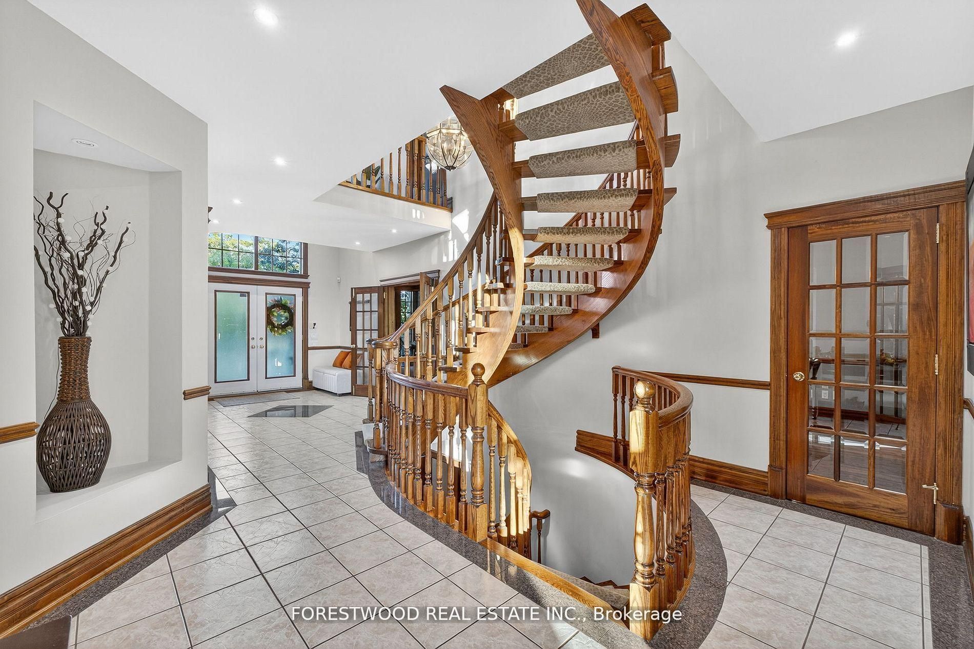 Additional image 4 of 971 Lovingston Crescent, Mississauga, ON, L4W 3V7