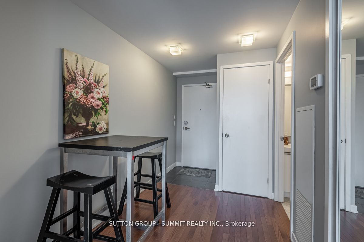 2907-14 York Street, Toronto, ON, M5J 0B1