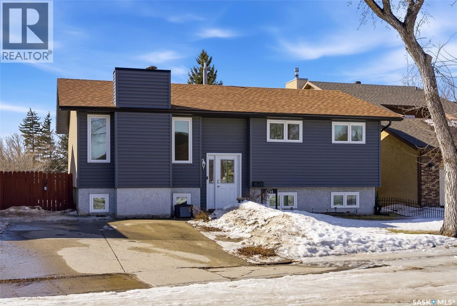 1234 James Crescent, Regina, SK, S4N6A5