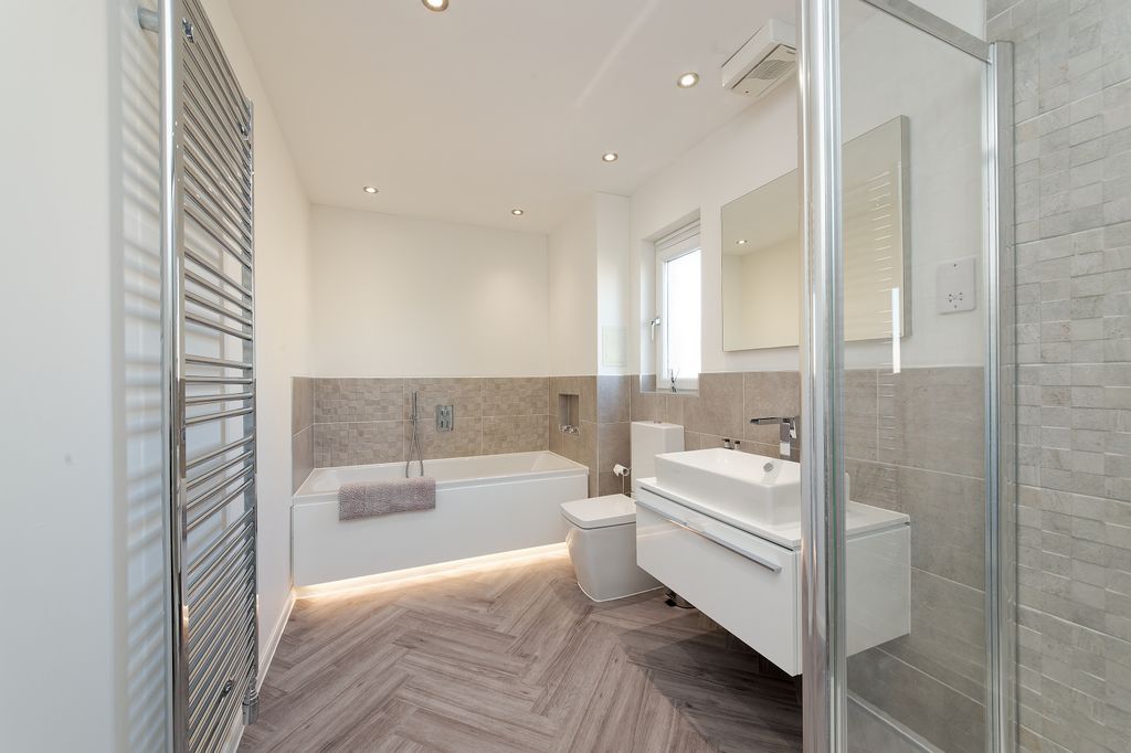 Additional image 18 of 5 bed detached house for sale33 Lochside Avenue, Bishopton PA7