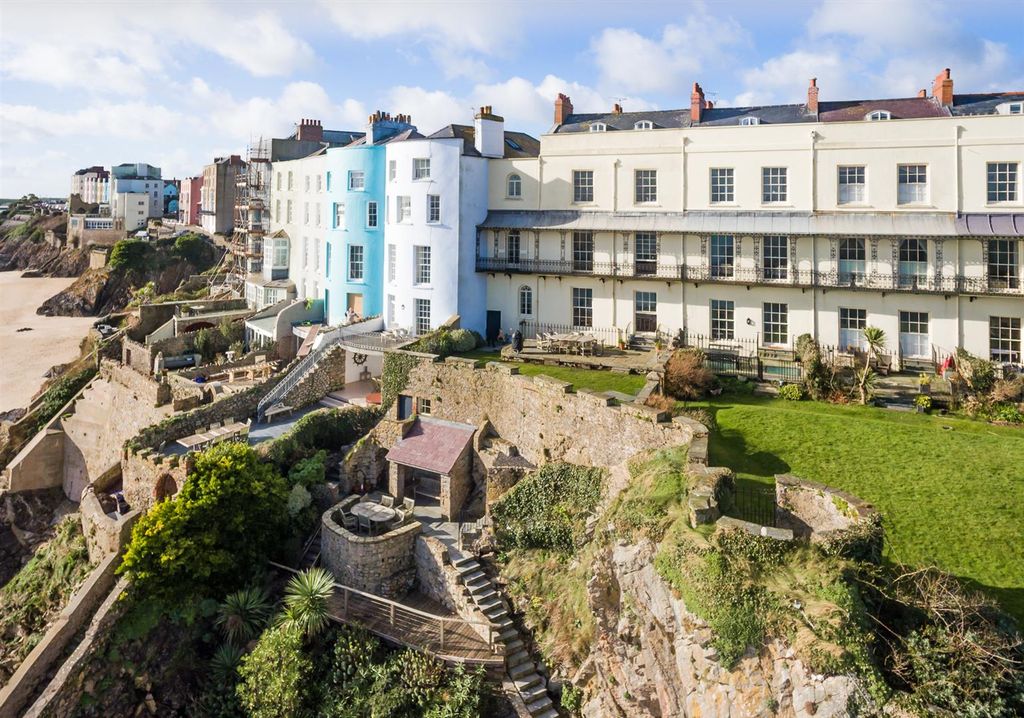 7 bed town house for saleLexden Terrace, St. Julian Street, Tenby SA70