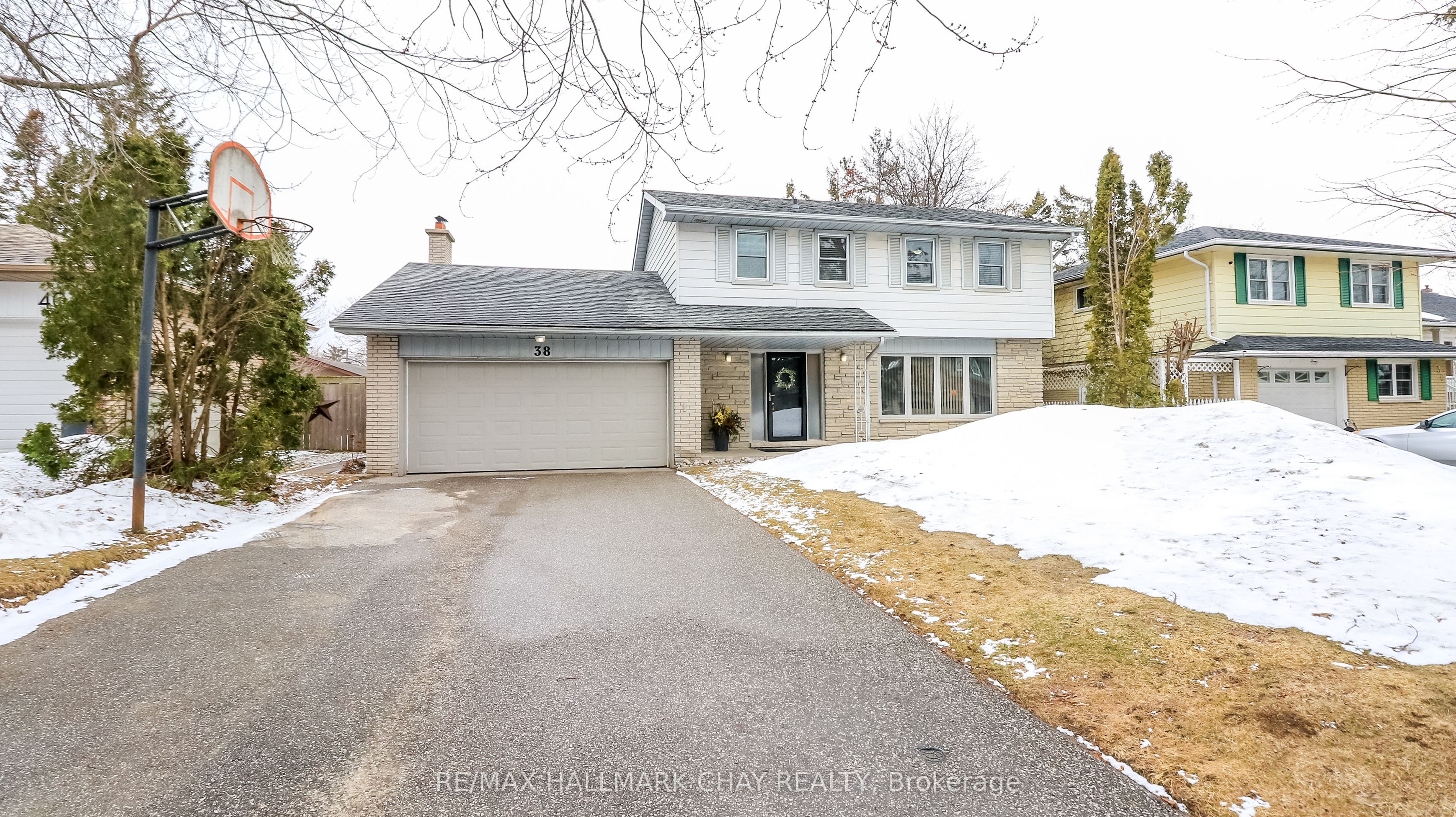 38 Peacock Lane, Barrie, ON, L4N 3R8