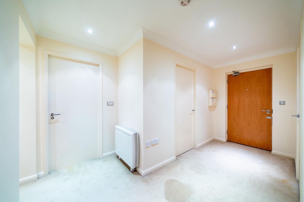 Additional image 3 of 2 bed flat for saleRoslyn Court, Willow Wong, Burton Joyce NG14