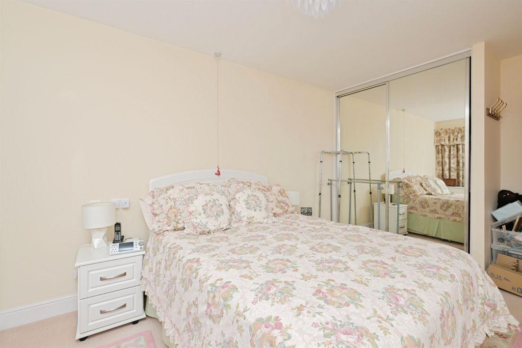 2 bed flat for saleWelford Road, Northampton NN2 photo 3