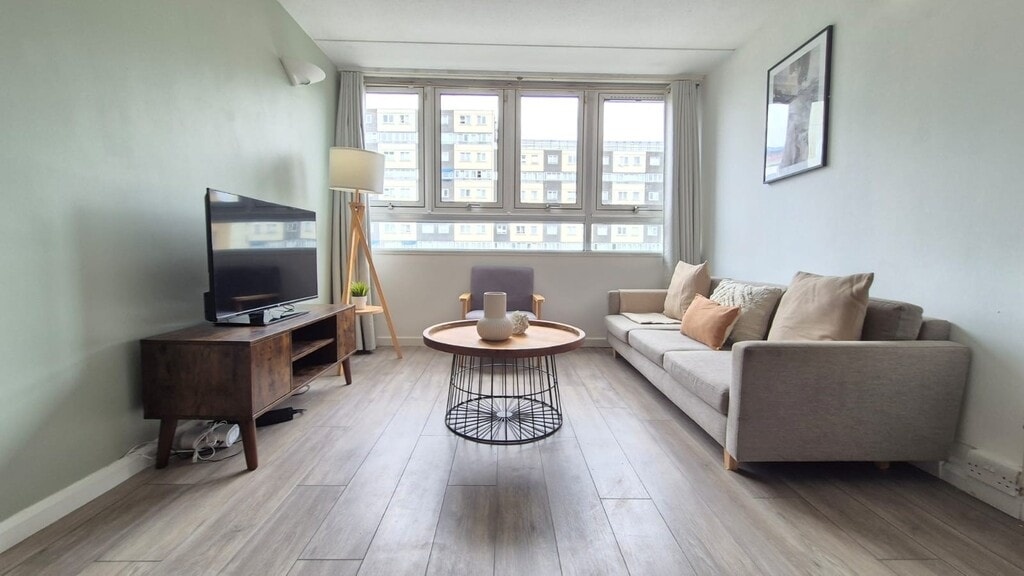 2 Bed Flat, Charlotte Despard Avenue, SW11, N1 7GU