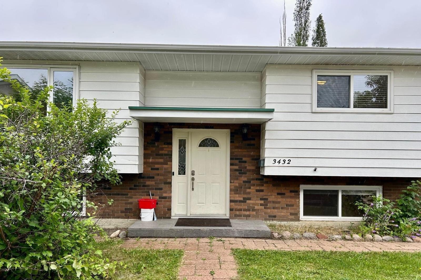 Additional image 8 of 3432 81 Street NW, Edmonton, AB, T6K0G4