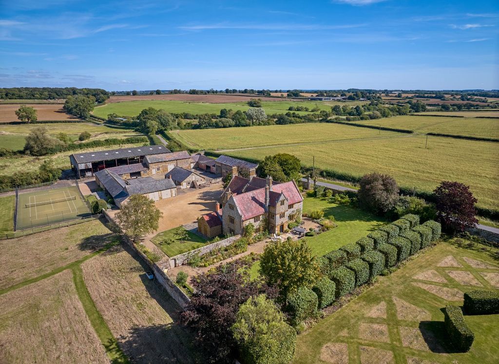 Additional image 2 of 6 bed detached house for salePlumpton, Nr Towcester, South Northamptonshire NN12