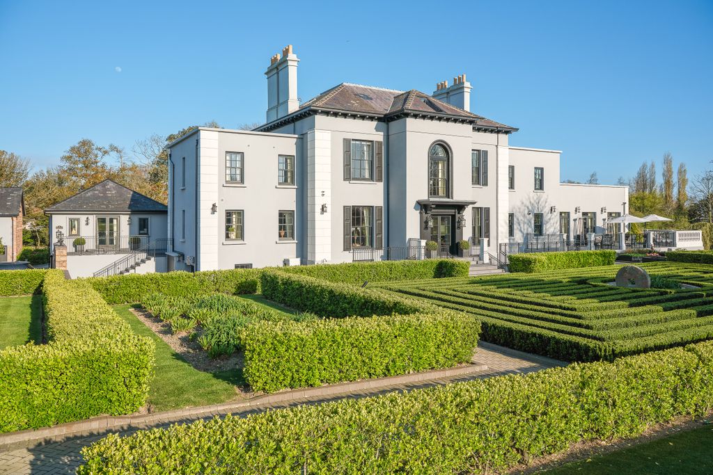 8 bed detached house for saleSunningdale, Rue De La Vignette JE2