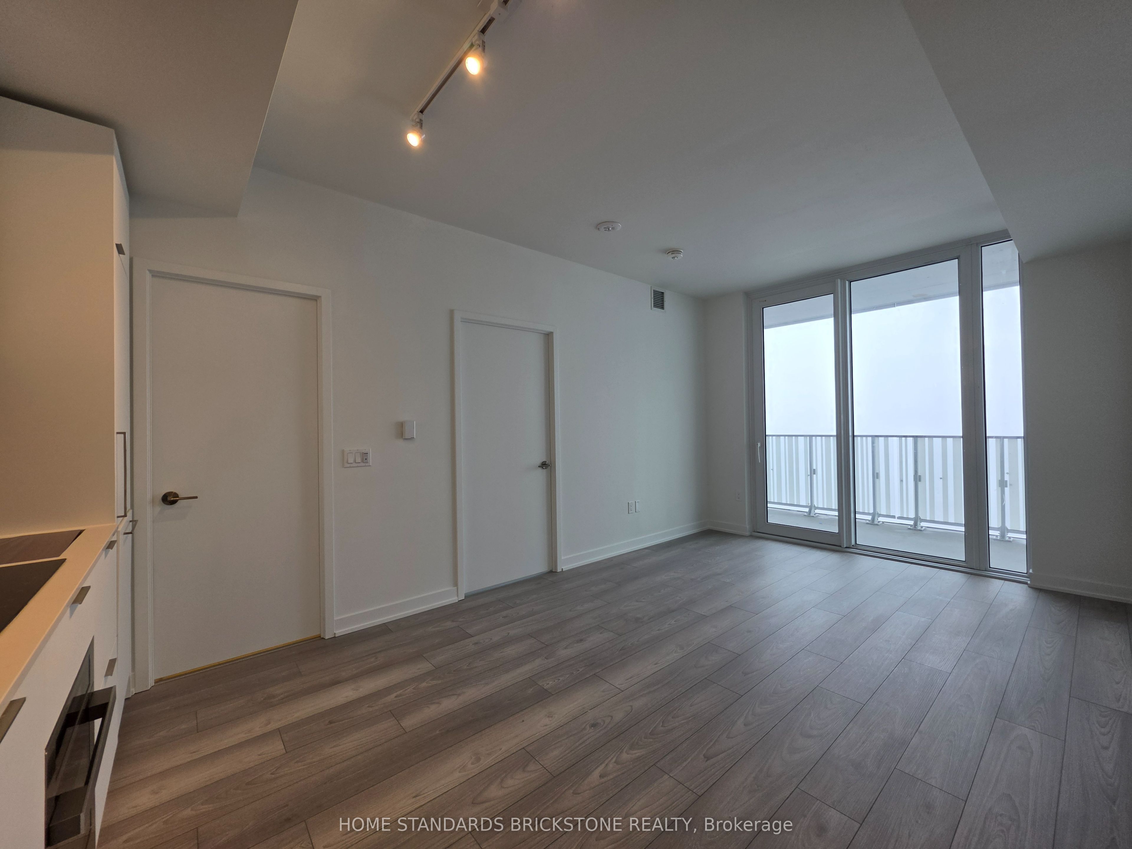 Additional image 3 of 2313-1 Fairview Drive E, Mississauga, ON, L5A 0B4