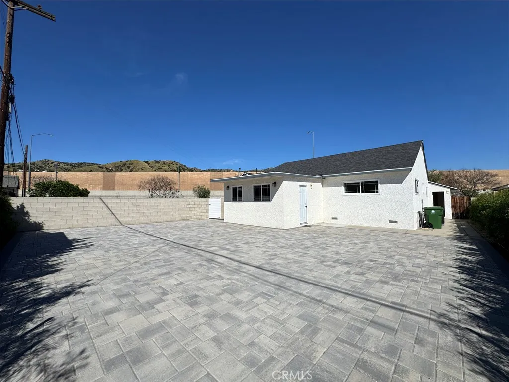 7611 Bloomington Avenue, Burbank, CA 91504