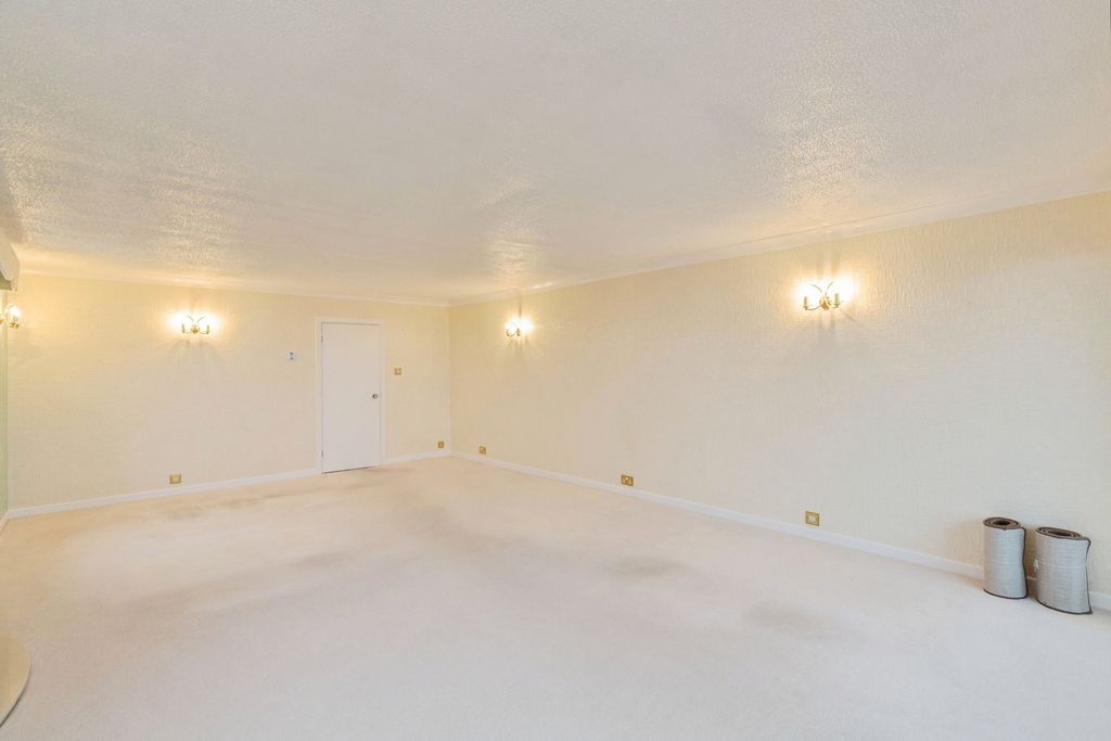 Additional image 4 of 2 bed flat for sale49 South Promenade, Lytham St. Annes, Lancashire FY8