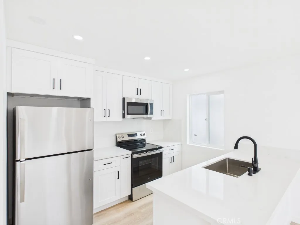 Additional image 16 of 748 Newport Avenue Unit 5, Long Beach, CA 90804