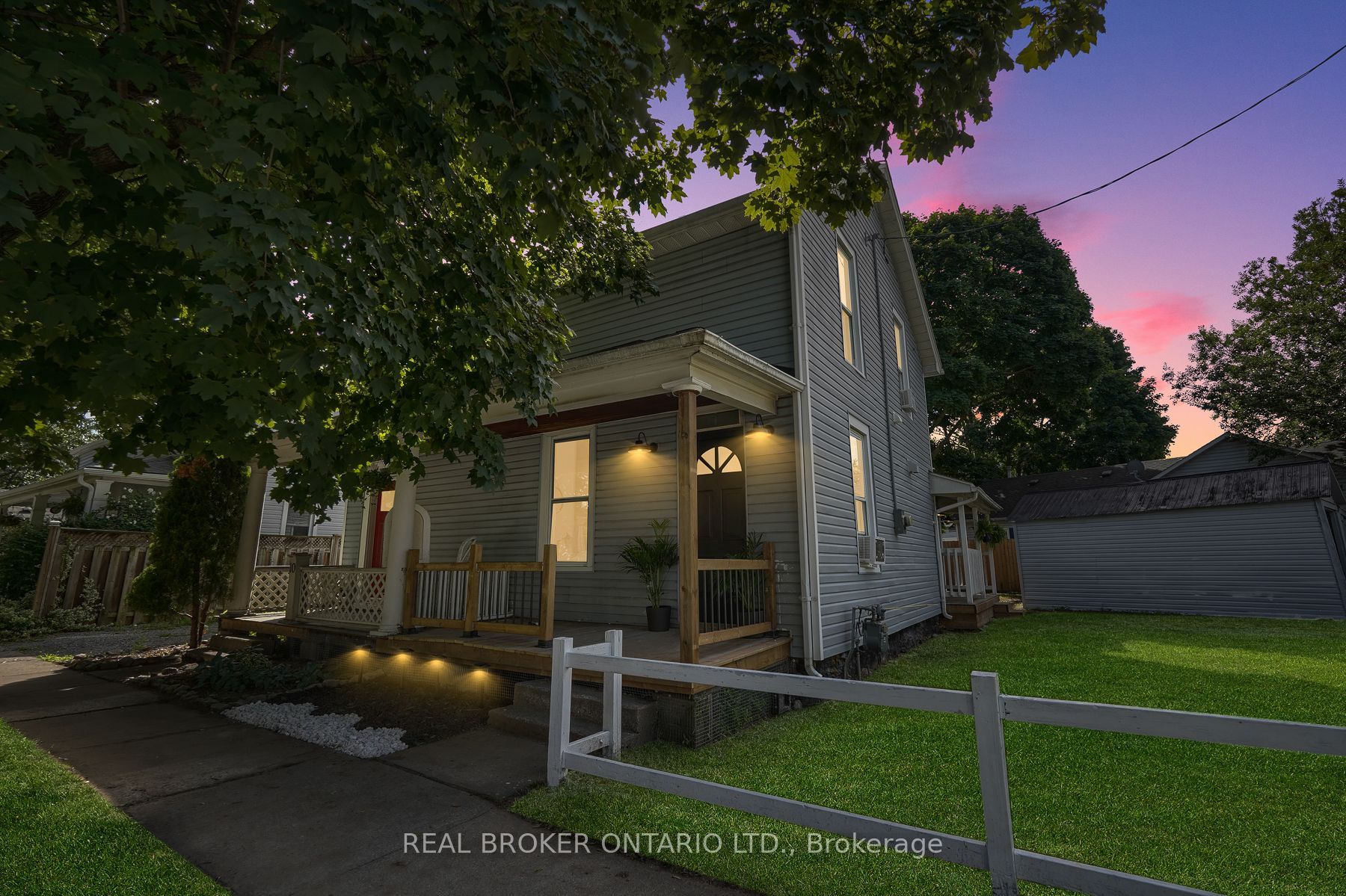 8 Elizabeth Street, St. Catharines, ON, L2R 2L1