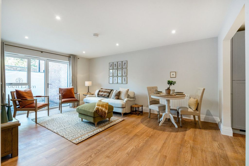Additional image 3 of 3 bed flat for saleBower House, Arden Lawn, Stratford Road, Henley In Arden, Warwickshire B95