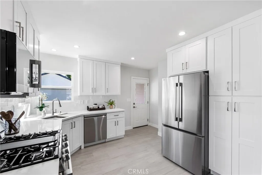 Additional image 20 of 406 Eton Dr, Burbank, CA 91504