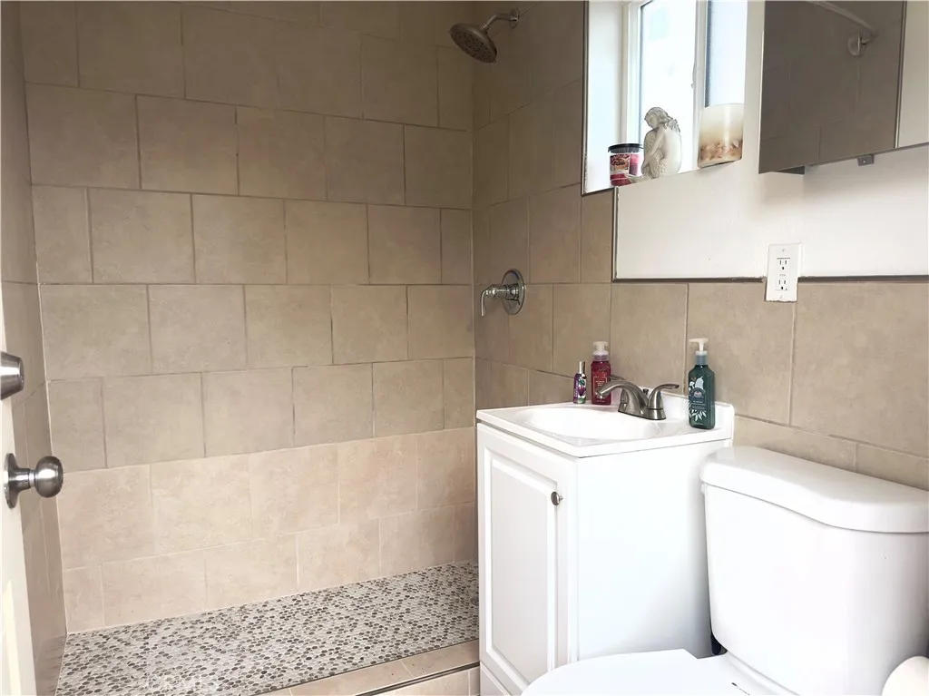 Additional image 7 of 3229 Locust Avenue Unit 1/2, Long Beach, CA 90807