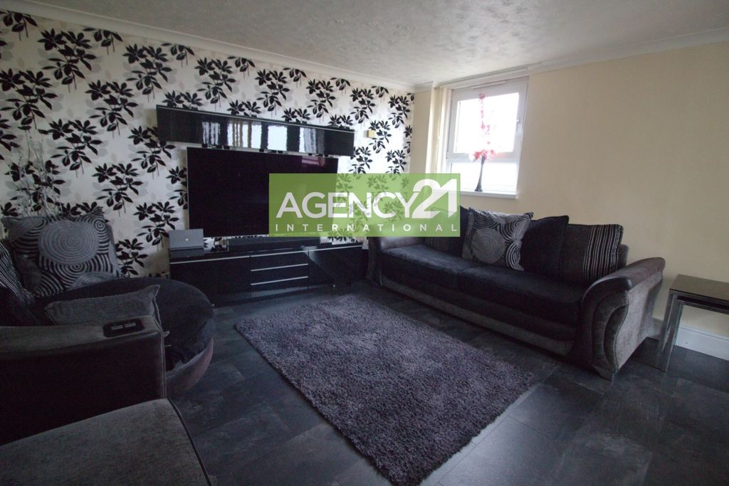 2 bed flat for saleHathaway Crescent, Manor Park E12
