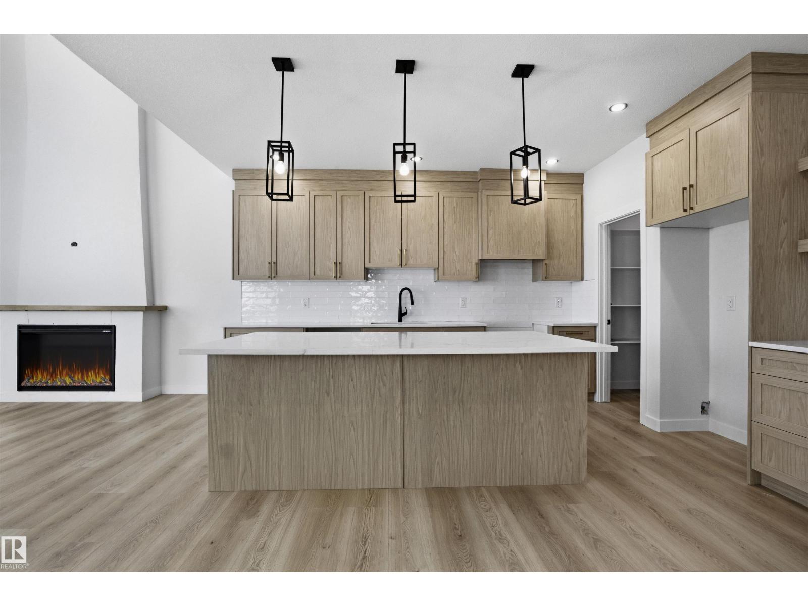 Additional image 4 of 3304 Chickadee Drive NW, Edmonton, AB, T5V1R5