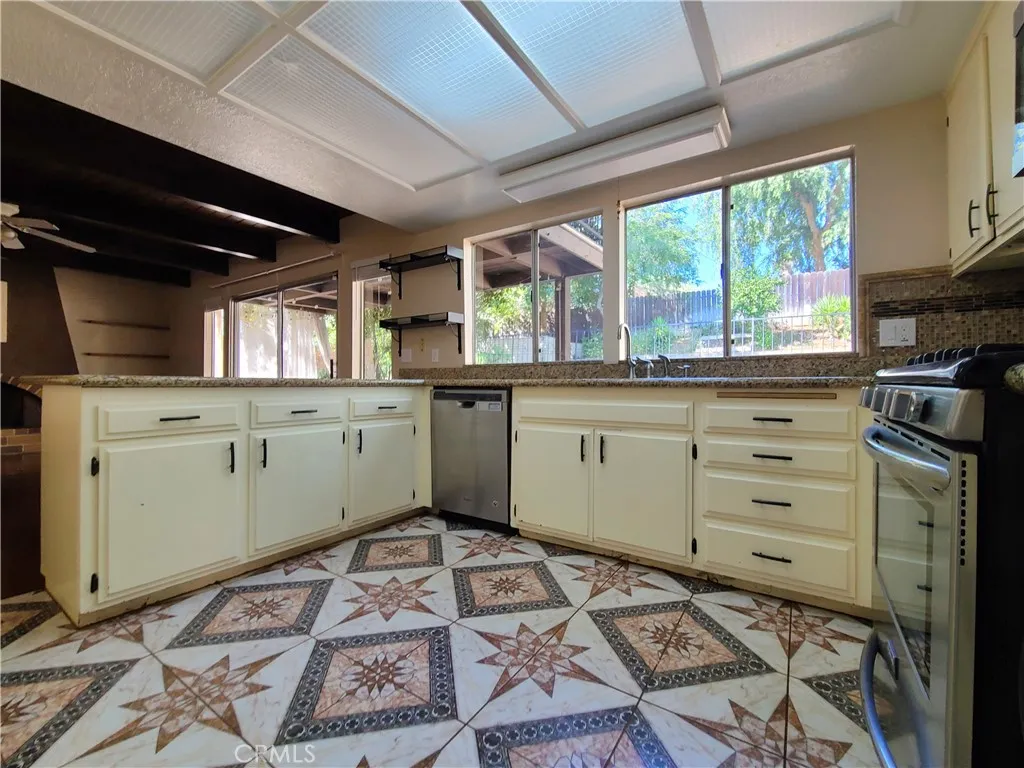 Additional image 8 of 109 E Hilton Avenue, Redlands, CA 92373