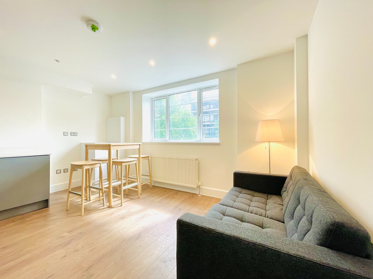 2 Bed Flat, Wandsworth Road, SW8, N1 7GU
