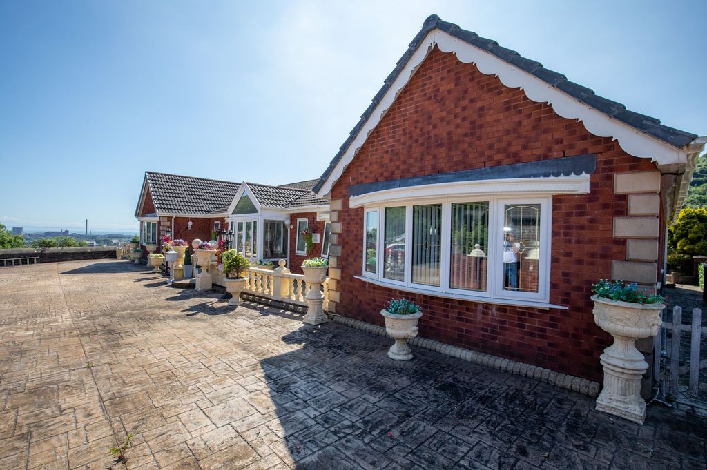 4 bed detached bungalow for saleBay View Heights, Penycae SA13