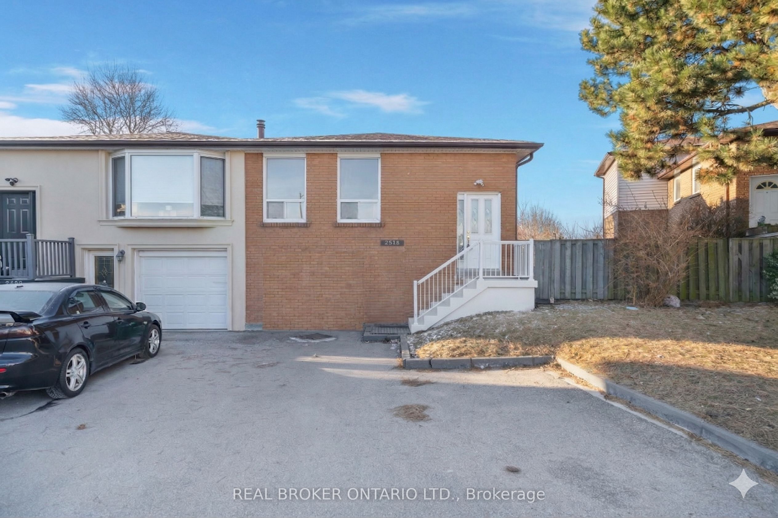 MAIN-2518 Harman Court, Mississauga, ON, L5J 1T8