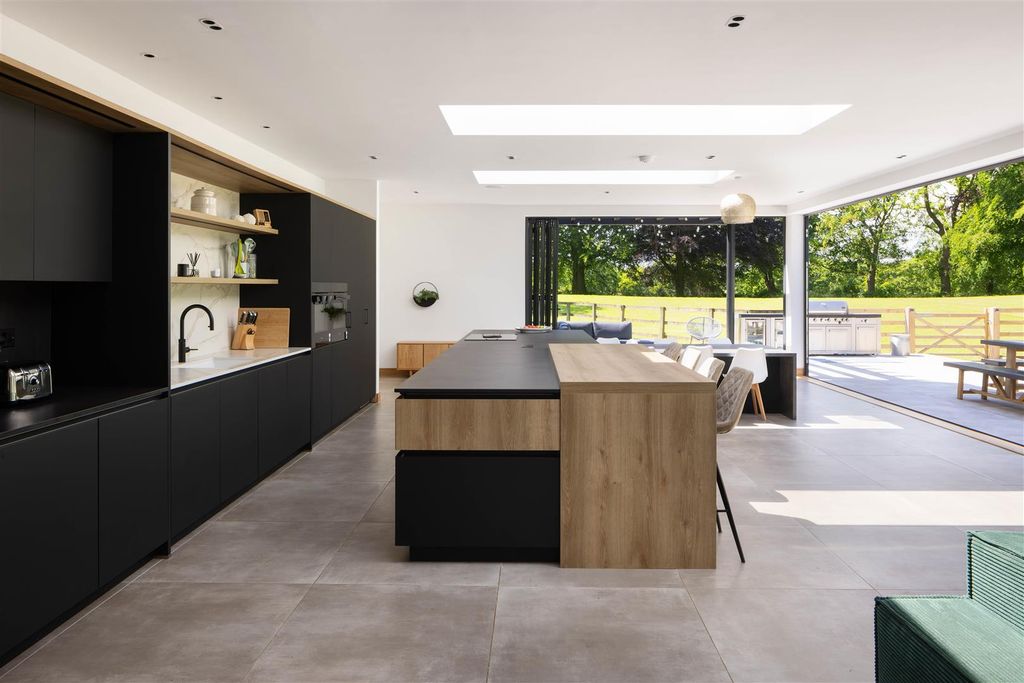Additional image 6 of 5 bed detached house for saleCrocodile House, Manor Gardens, Thorner, Leeds LS14