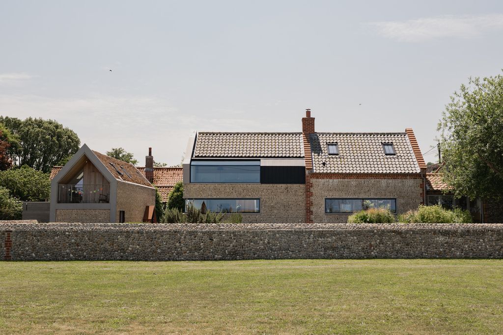 5 bed detached house for saleSeven Whistlers, Salthouse, Norfolk NR25