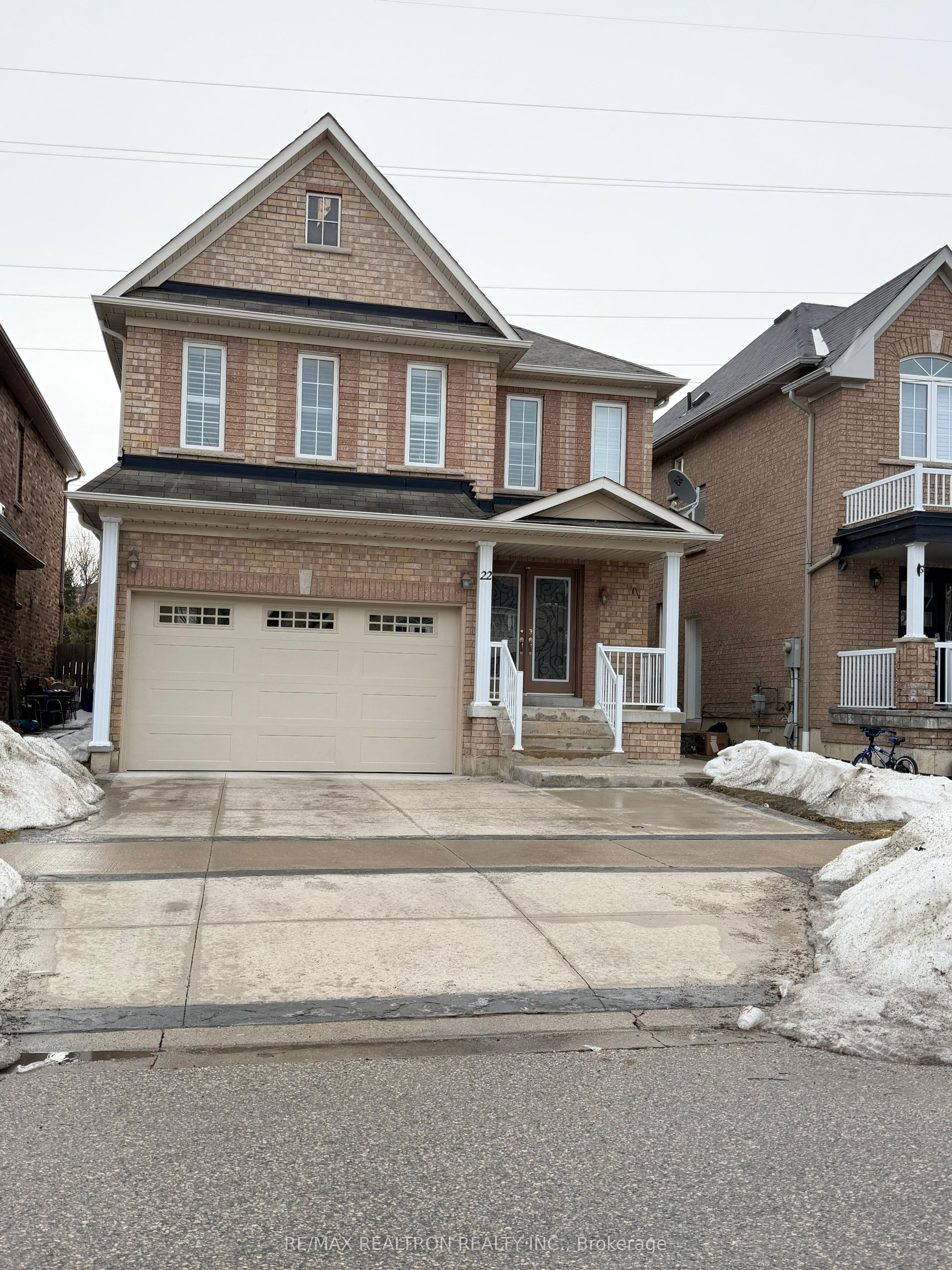 22 Mount Pleasant Avenue, Whitby, ON, L1N 0C8
