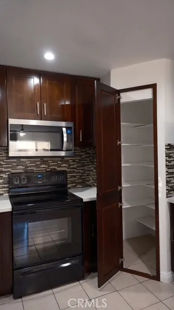 Additional image 15 of 18555 Collins St Unit C33, Tarzana, CA 91356