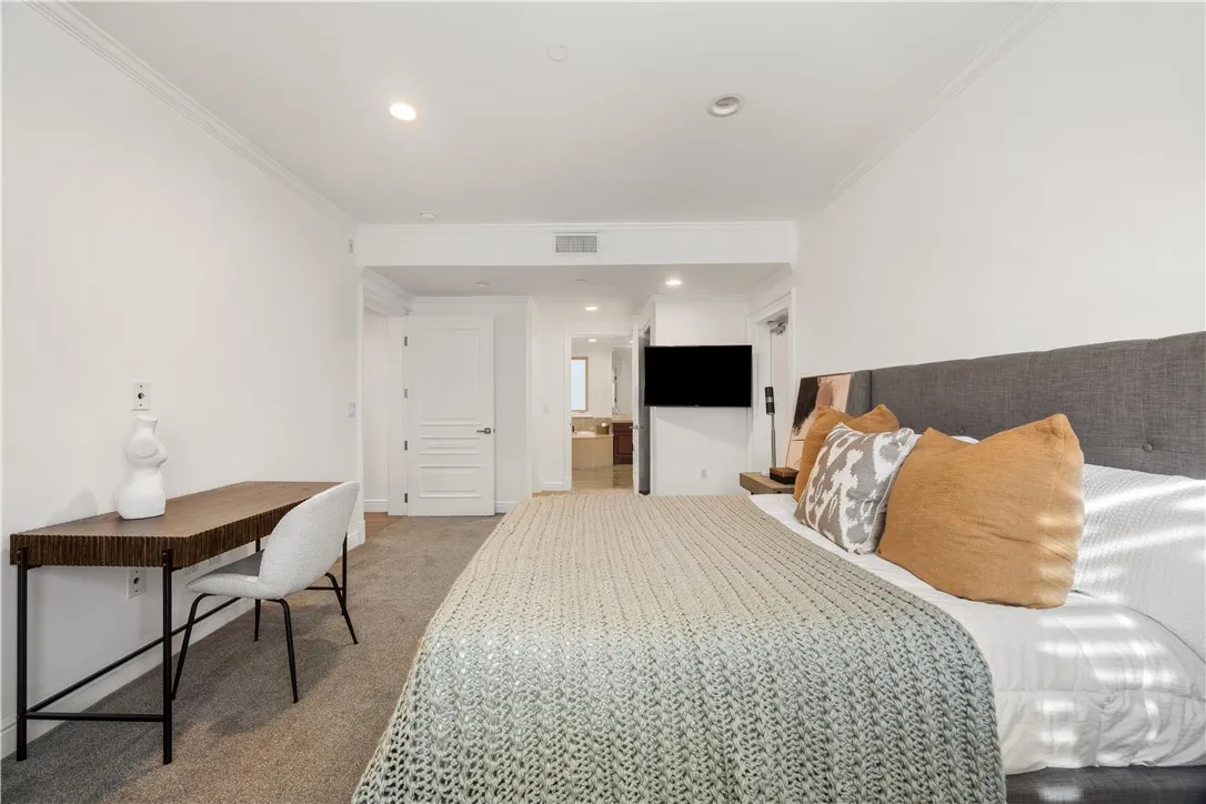 Additional image 57 of 918 S Wooster Street Unit 2, Los Angeles, CA 90035