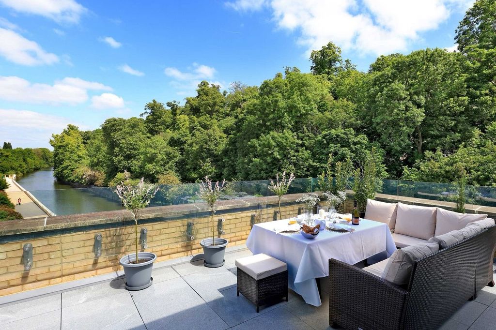 Additional image 5 of 4 bed flat for saleGlen Island, Taplow, Buckinghamshire SL6