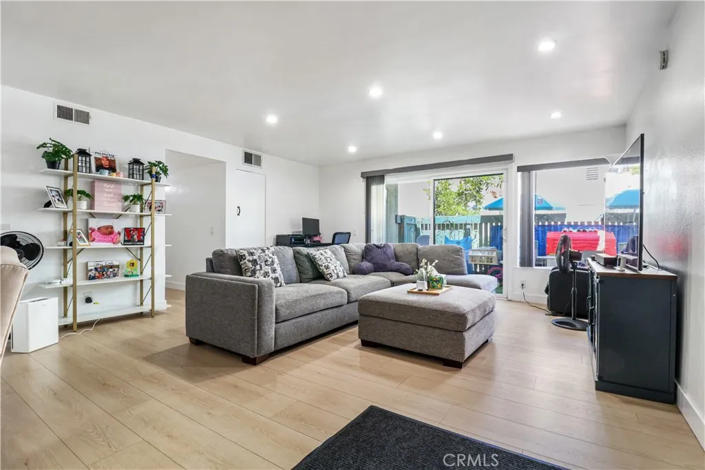 Additional image 19 of 5700 Etiwanda, Tarzana, CA 91356