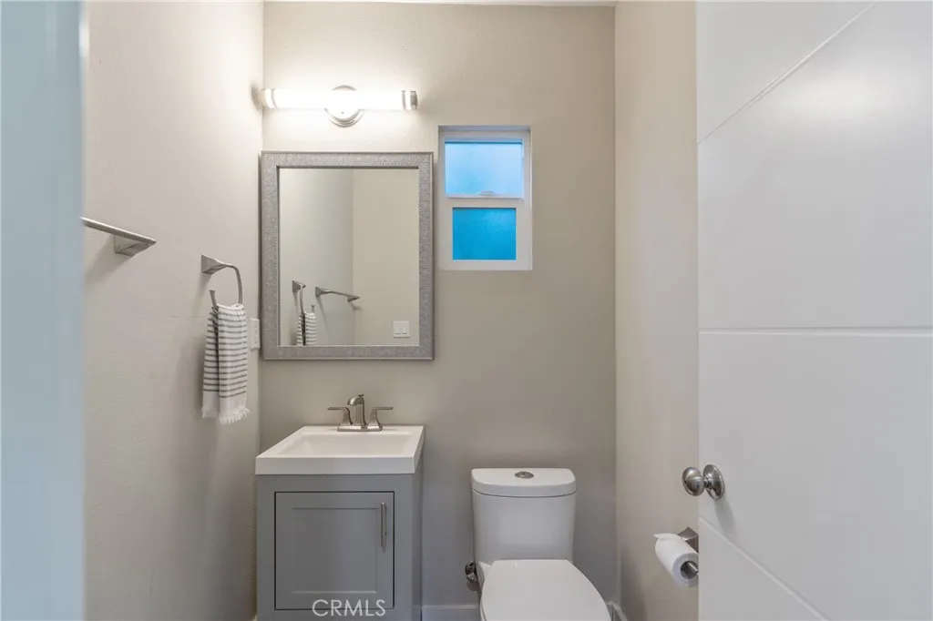 8034 Airlane Avenue, Los Angeles, CA 90045