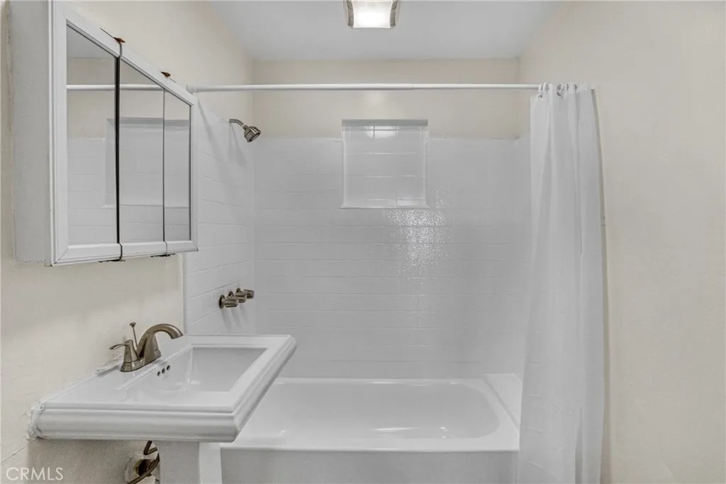 Additional image 12 of 2947 West Blvd Unit 1, Los Angeles, CA 90016