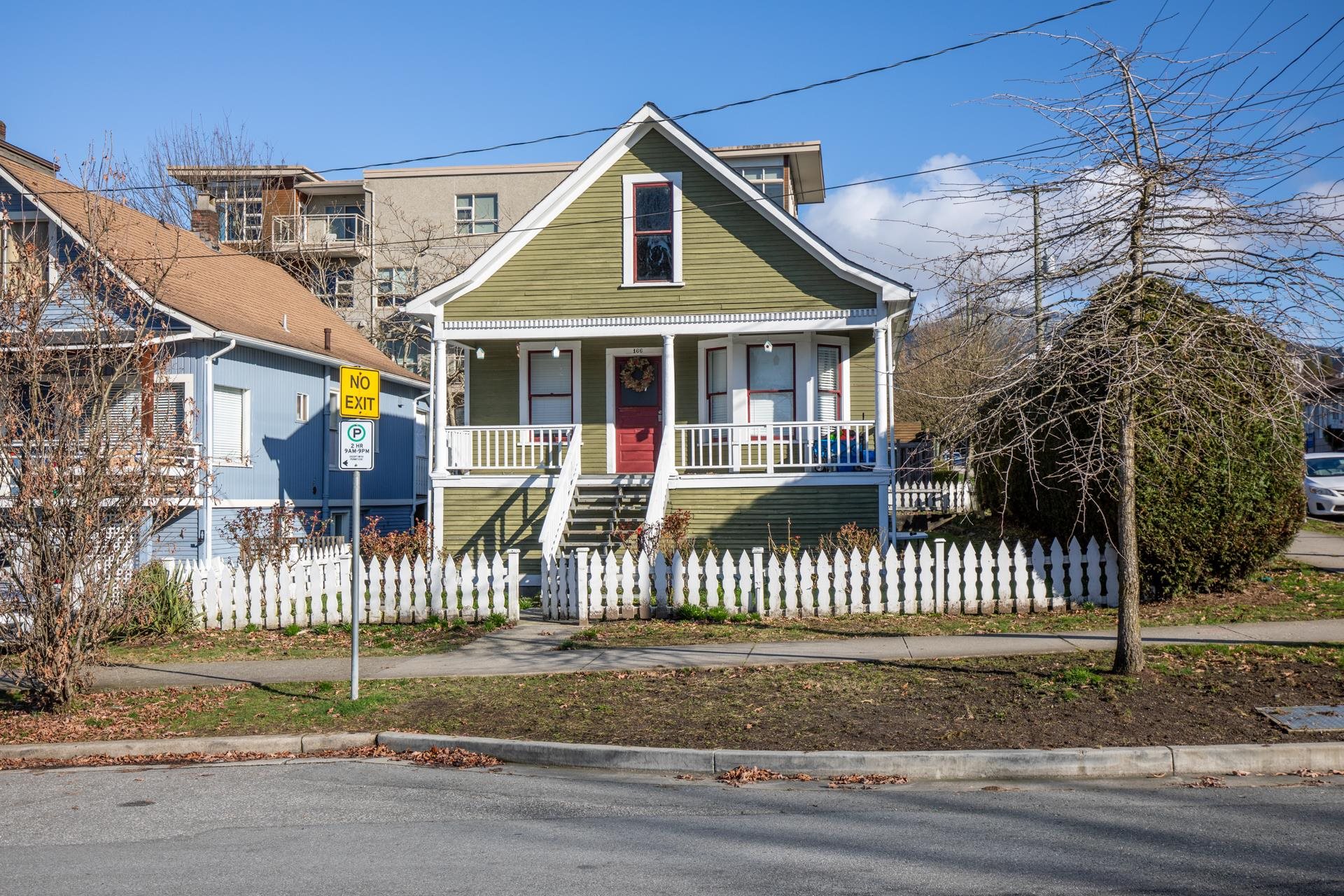 166 10th Street E, North Vancouver, BC, V7L 2C8