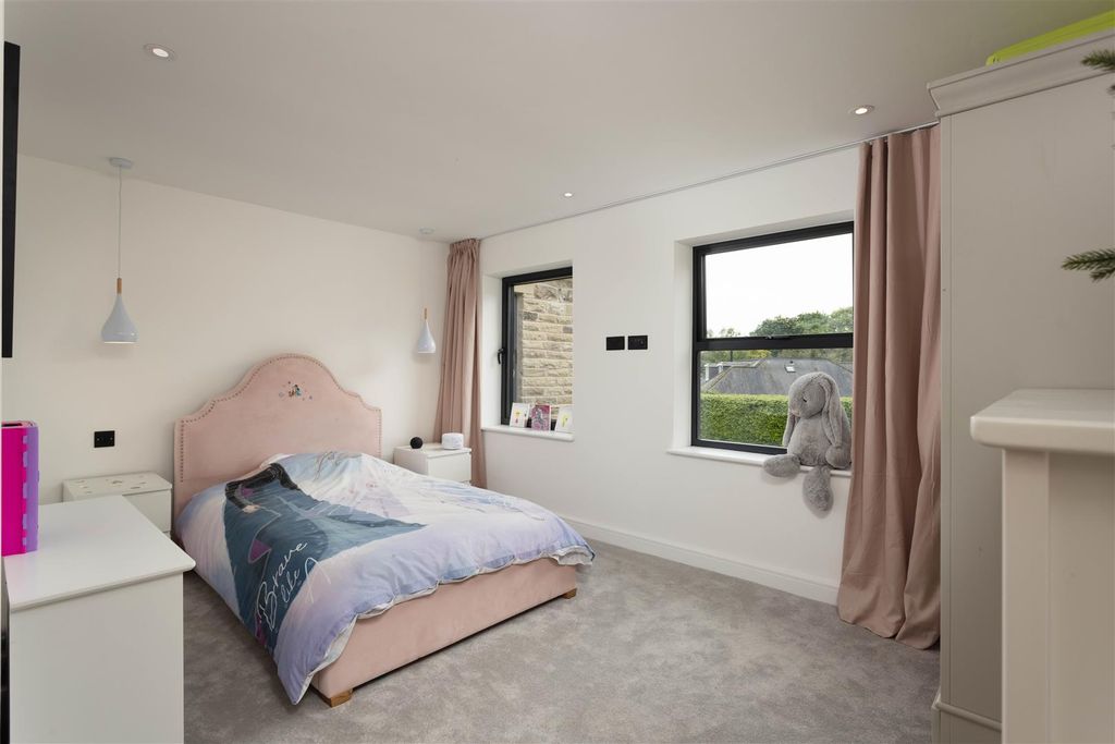 Additional image 27 of 5 bed detached house for saleCrocodile House, Manor Gardens, Thorner, Leeds LS14