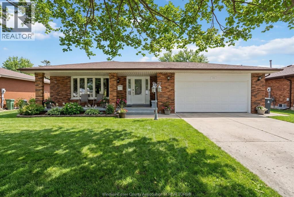 386 Woodridge , Tecumseh, ON, N8N3A8