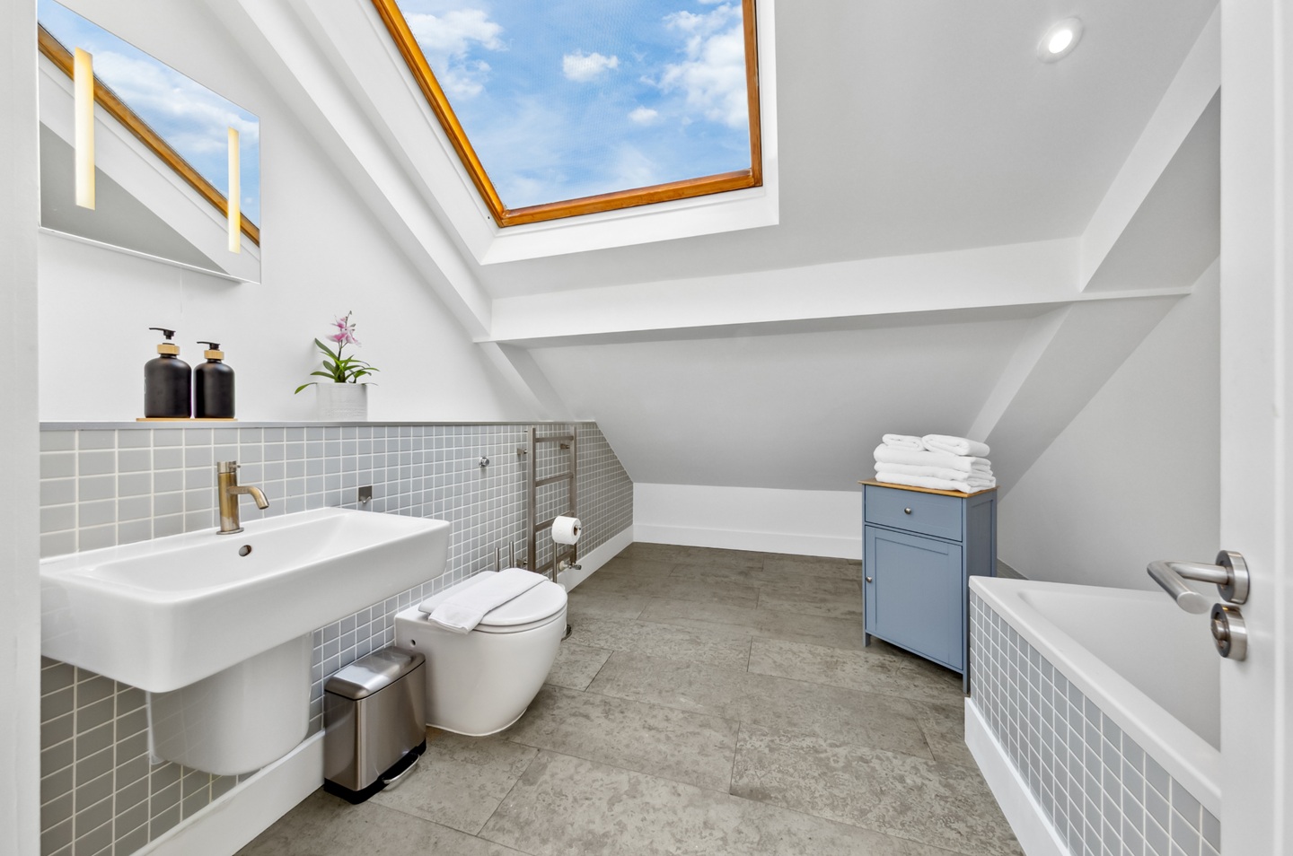 Additional image 17 of Studio Flat, United, EC1V, N1 7GU