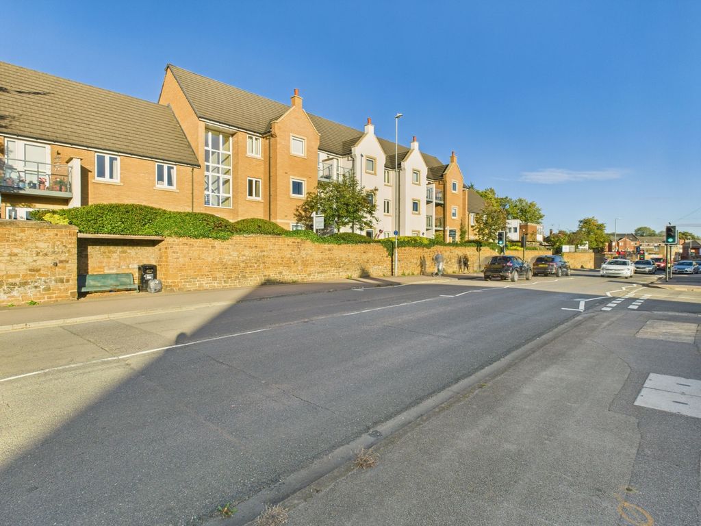 Additional image 13 of 2 bed flat for sale45 Wardington Court Welford Road, Northampton NN2