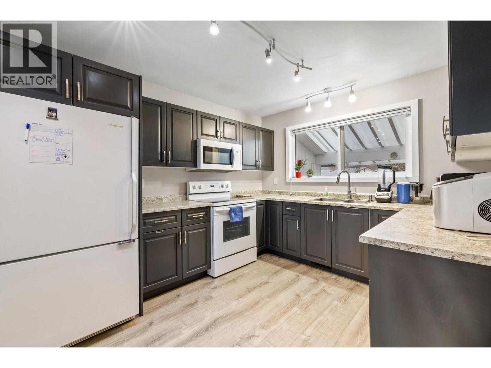 Additional image 3 of 870 Dougall Road South, Kelowna, BC, V1X3J8