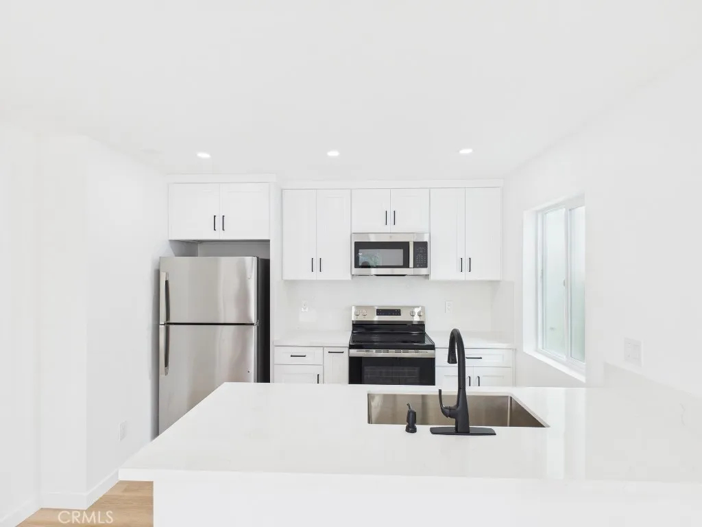 Additional image 18 of 748 Newport Avenue Unit 5, Long Beach, CA 90804